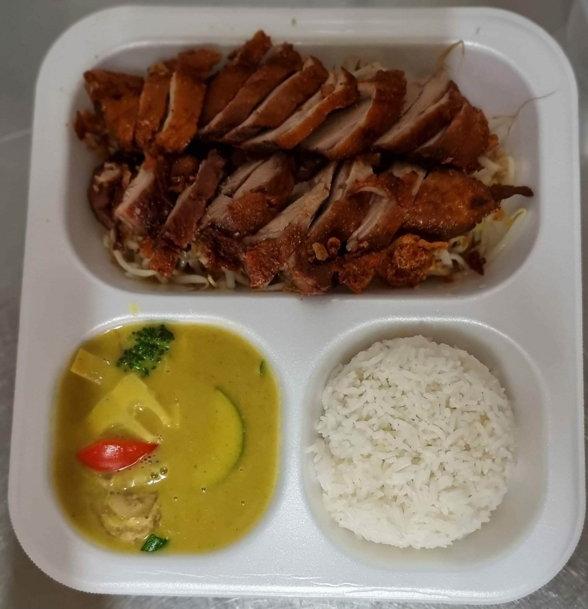 30. Gegr. Ente mit Curry & Gemüse 1) 4) 5) g)